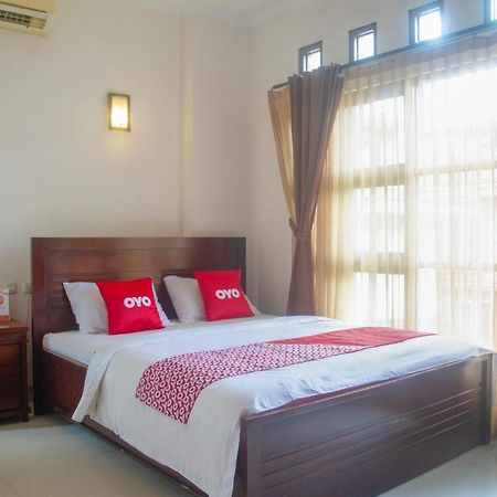 Oyo 3894 Karunia Muslim Syariah Hotel Джакарта Екстериор снимка