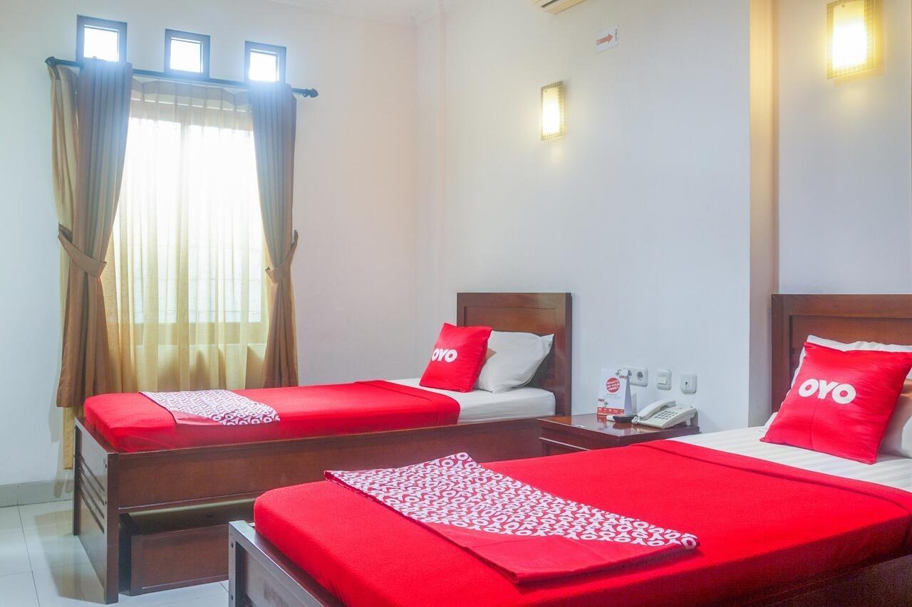Oyo 3894 Karunia Muslim Syariah Hotel Джакарта Екстериор снимка