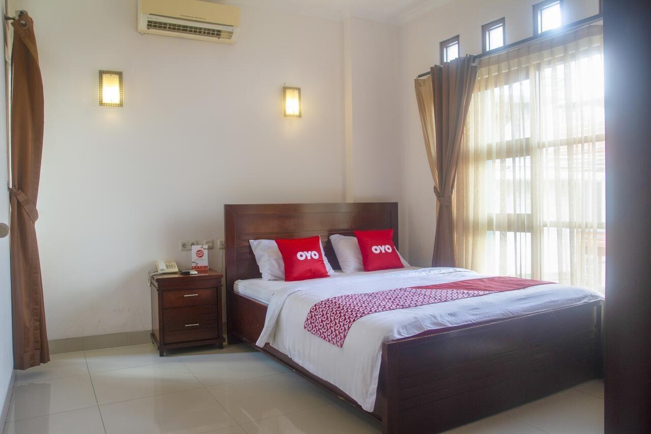 Oyo 3894 Karunia Muslim Syariah Hotel Джакарта Екстериор снимка
