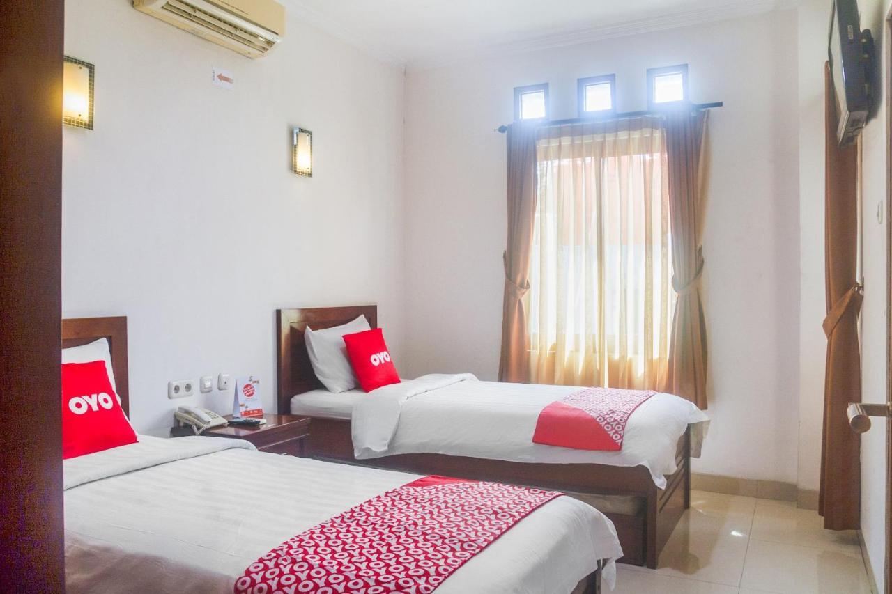 Oyo 3894 Karunia Muslim Syariah Hotel Джакарта Екстериор снимка