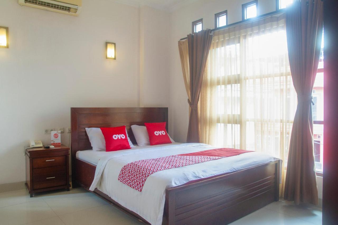 Oyo 3894 Karunia Muslim Syariah Hotel Джакарта Екстериор снимка