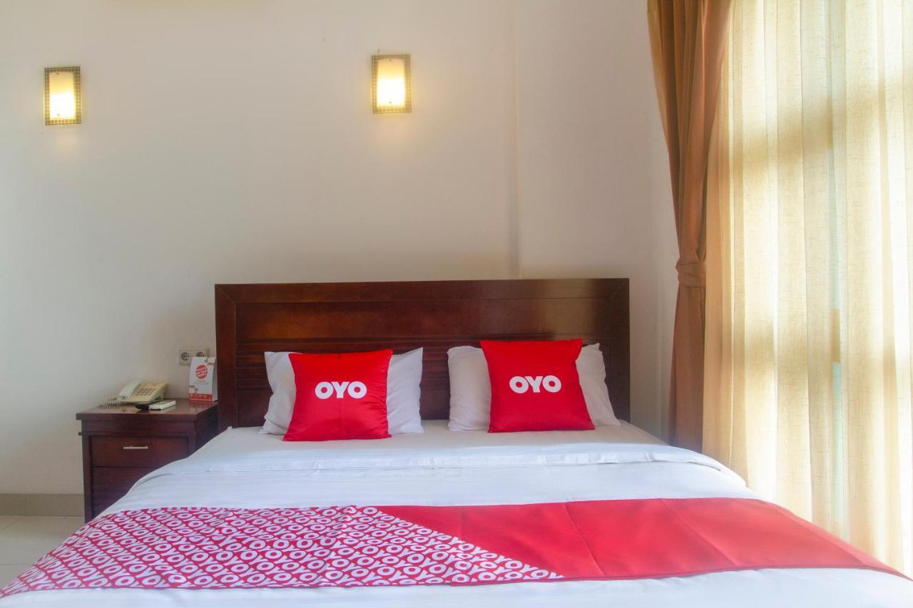 Oyo 3894 Karunia Muslim Syariah Hotel Джакарта Екстериор снимка