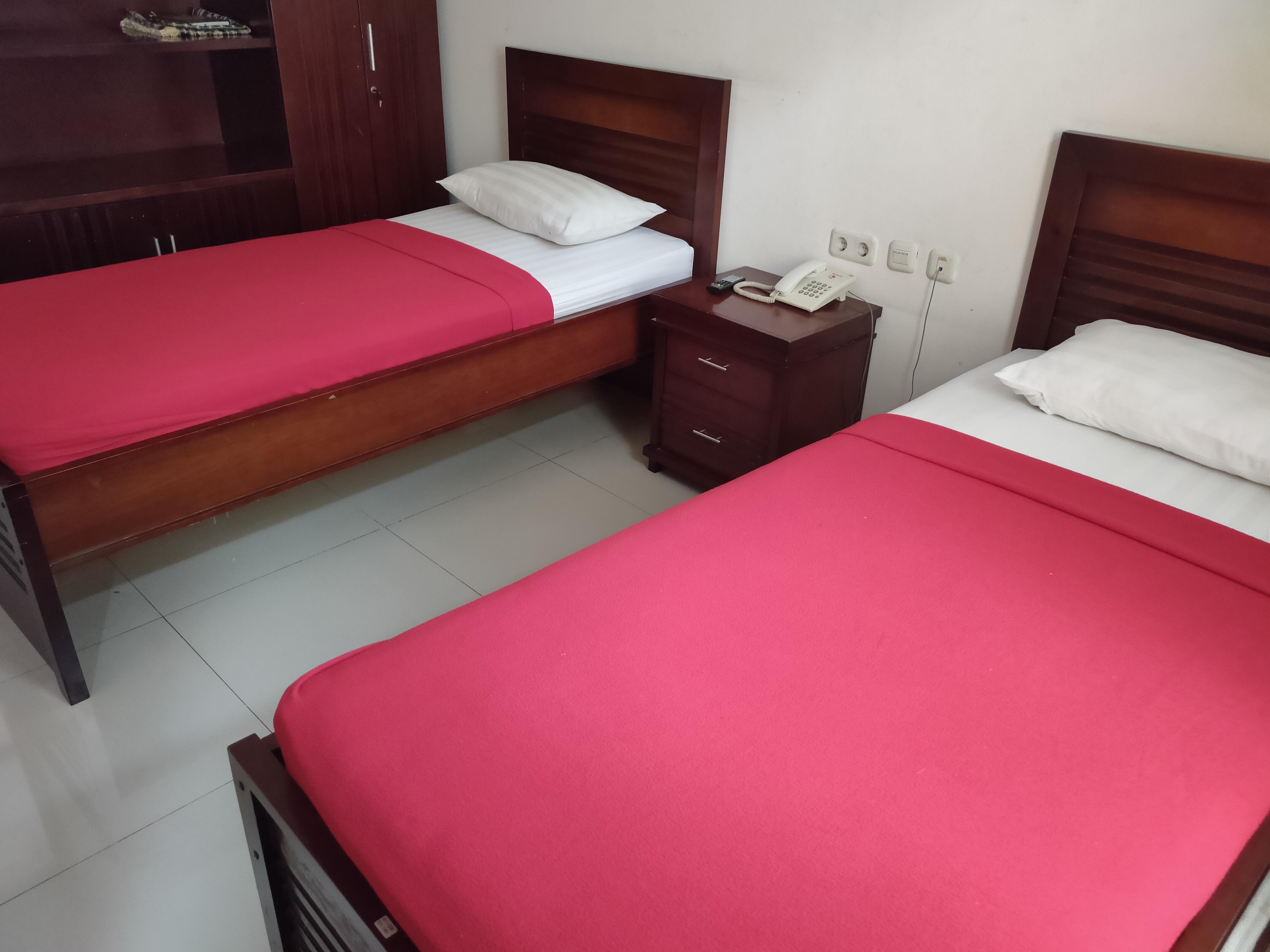Oyo 3894 Karunia Muslim Syariah Hotel Джакарта Екстериор снимка