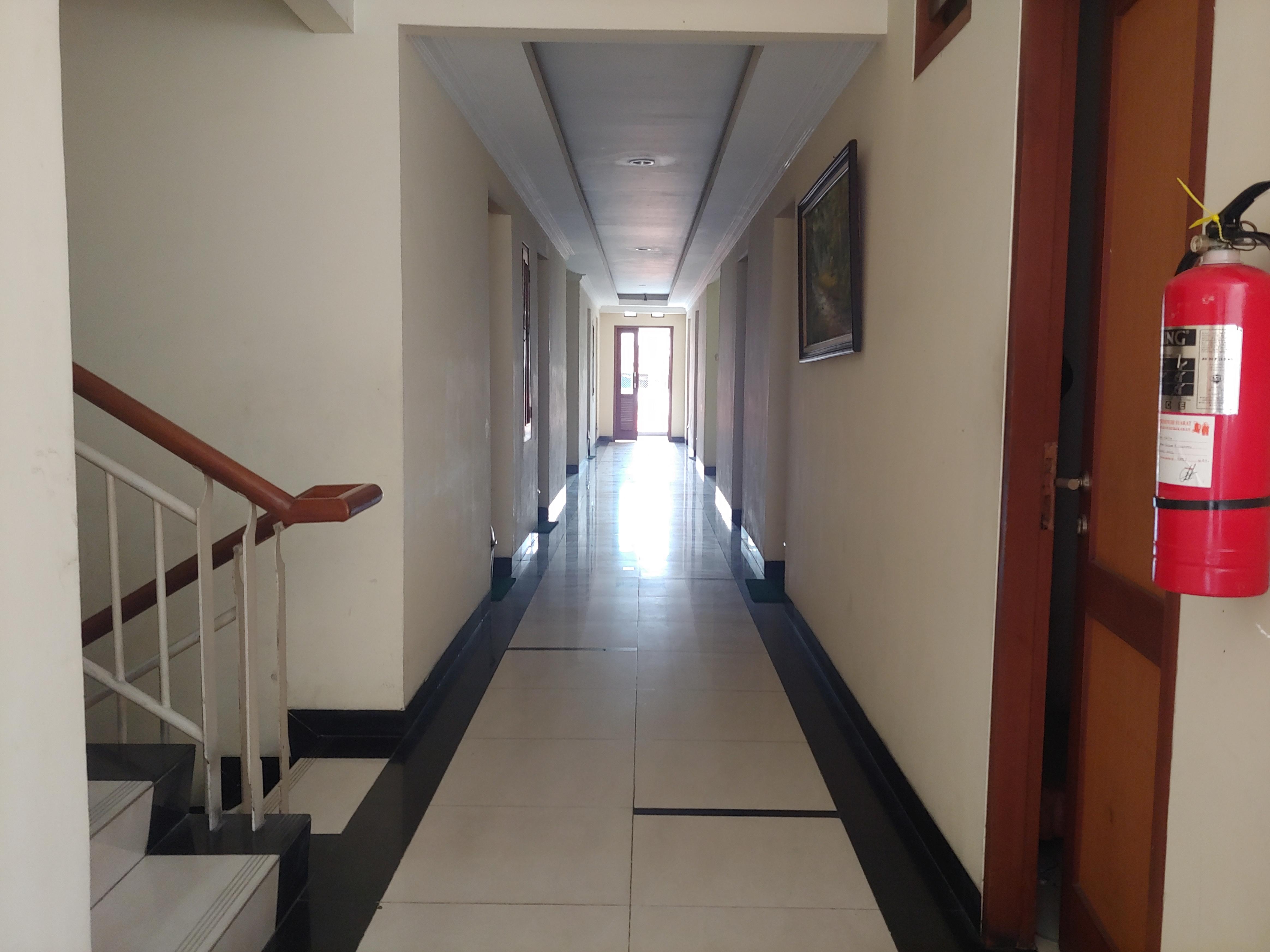 Oyo 3894 Karunia Muslim Syariah Hotel Джакарта Екстериор снимка