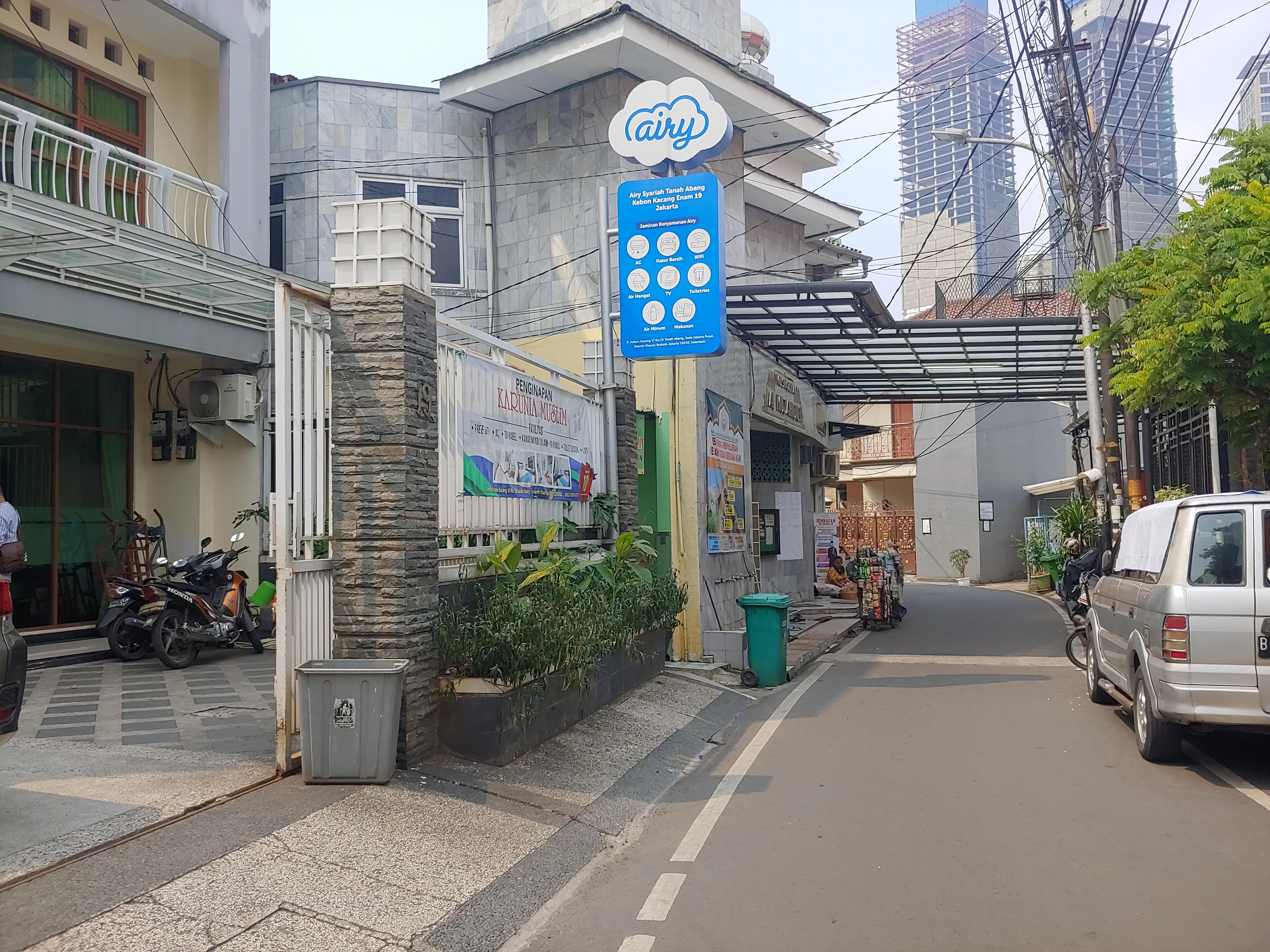 Oyo 3894 Karunia Muslim Syariah Hotel Джакарта Екстериор снимка